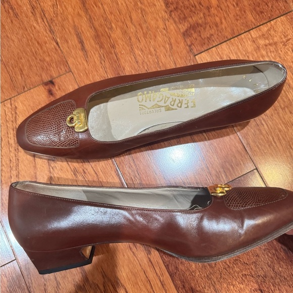 Salvatore Ferragamo Brown Leather Flats with Gold Accent - Picture 6 of 6